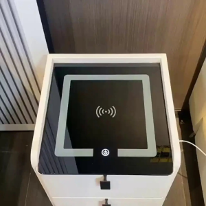 Komodinë me Karikim Wireless dhe Dritë LED model 2